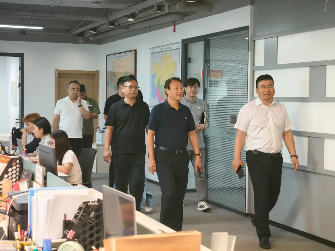 启航诚挚欢迎WIFFA全国散货联盟主席上官冰峰先生莅临参观指导